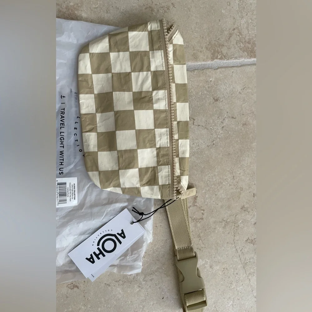 ALOHA Collection Checkmate Mini Hip Bag - Picture 4 of 7